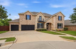 201 Fountainview Drive, Euless, TX 76039