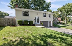 2009 E Arrowhead Drive, Olathe, KS 66062