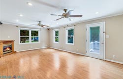 34 Oakland Street, Kilmarnock, VA 22482