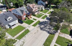 1125 E Hayes Avenue, Hazel Park, MI 48030