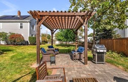 86 Potter Rd, Waltham, MA 02453