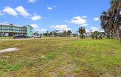 58 W 10th Ave, Horseshoe Beach, FL 32648