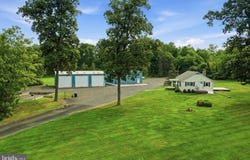 563 DEEP RUN Road, PERKASIE, PA 18944