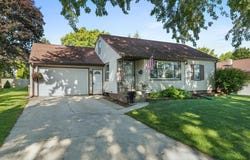 315 Parker Ave, Algoma, WI 54201