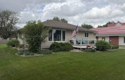 331 S 4th St, Akron, IA 51001