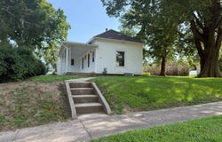 811 W 3rd St, Beloit, KS 67420