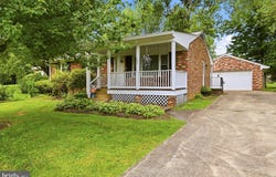 130 S ST PAUL, HAMILTON, VA 20158