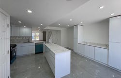 2318 NE 7th St, Hallandale Beach, FL 33009