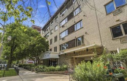 426 W BARRY Avenue, Chicago, IL 60657