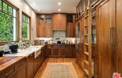 1623 Crescent Pl, Venice, CA 90291