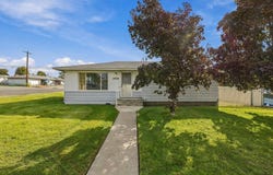 1939 N 18th Ave, Pasco, WA 99301