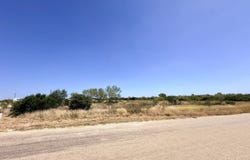 102 County Road 2665, Devine, TX 78016