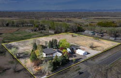 6659 Riverview Rd, Riverton, WY 82501