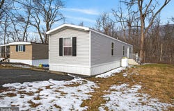 3 SARIA LANE, CARLISLE, PA 17015