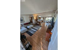614 S 10TH St, StHelens, OR 97051