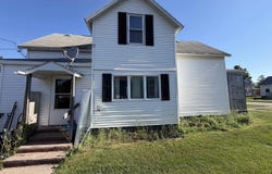 307 Iron Street, Norway, MI 49870-1323
