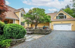 134 Chester Arthur Road, Hartford, VT 05059