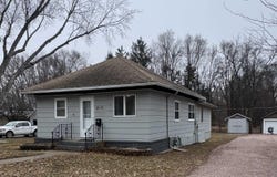 813 E Center St, Madison, SD 57042