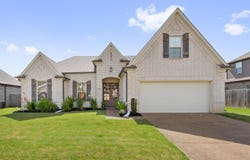 380 RIDGEFIELD Dr, Oakland, TN 38060