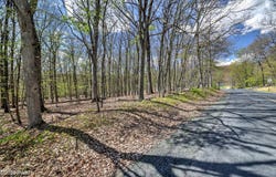 Whippoorwill Drive, Bushkill, PA 18324