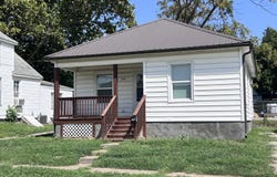 209 4th St, Carrollton, MO 64633