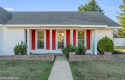 15 N Chestnut Drive, Columbus, MS 39705