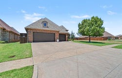 2605 SW 68th St, Lawton, OK 73505