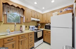 442 LAKESIDE DR, LEVITTOWN, PA 19054