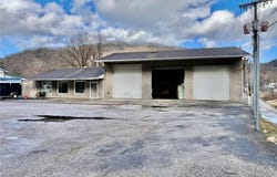 15095 MacCorkle Avenue, Cabin Creek, WV 25035
