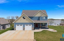 101 Lakeview Dr, Hurley, SD 57036