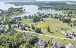 151 Park Way Ave, Moneta, VA 24121