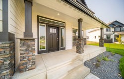8986 BEDWELL St, Rathdrum, ID 83858