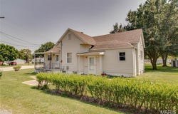 700 E Main Street, Staunton, IL 62088