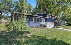 2208 NE 60th Terrace, Gladstone, MO 64118