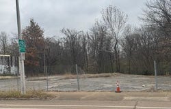 583 E H CRUMP Blvd, Memphis, TN 38126