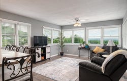 731 4th St N, La Crescent, MN 55947