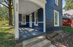 828 N Jefferson Avenue, Iola, KS 66749