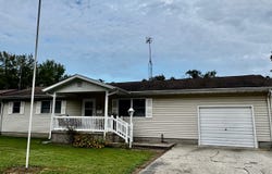 403 Cora St, Carmi, IL 62821