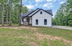 528 St Anthony Dr, Jamestown, TN 38556