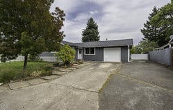 112 Saxbury Drive, Central Point, OR 97502