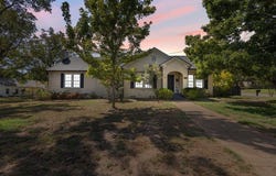1302 Collins, Henderson, TX 75654