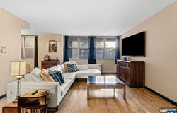 6040 Boulevard E, West New York, NJ 07093