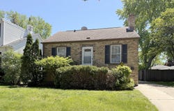 963 E Prairie Street, Des Plaines, IL 60016