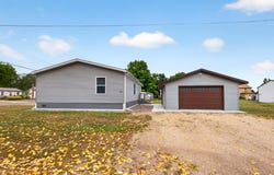 400 E Baldwin Avenue, Kellogg, MN 55945