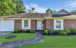 40 Whippoorwill Lane E, Richmond Hill, GA 31324