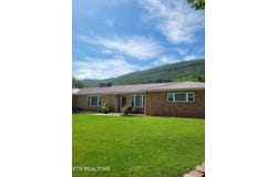 132 Ridgecrest Rd, Harriman, TN 37748
