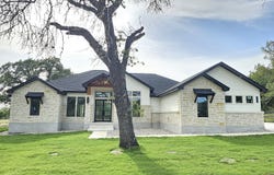 105 PIONEER TRL, Adkins, TX 78101