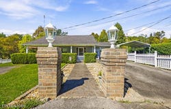 304 Shaddon Rd, Tellico Plains, TN 37385