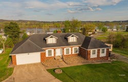 66 Carman Dr, Gallipolis, OH 45631