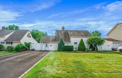 236 Duckpond Drive S, Wantagh, NY 11793